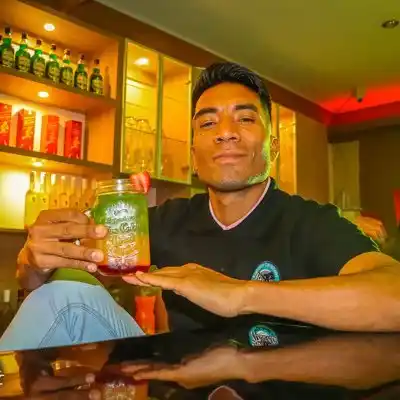 Juan Carlos Ruiz - Barman con Estilo Mas Na